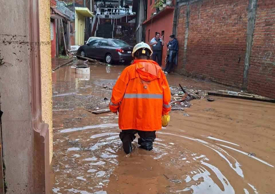 PC Estatal mantiene recorridos de atención por tromba en Pátzcuaro PC Estatal mantiene recorridos de atención por tromba en Pátzcuaro