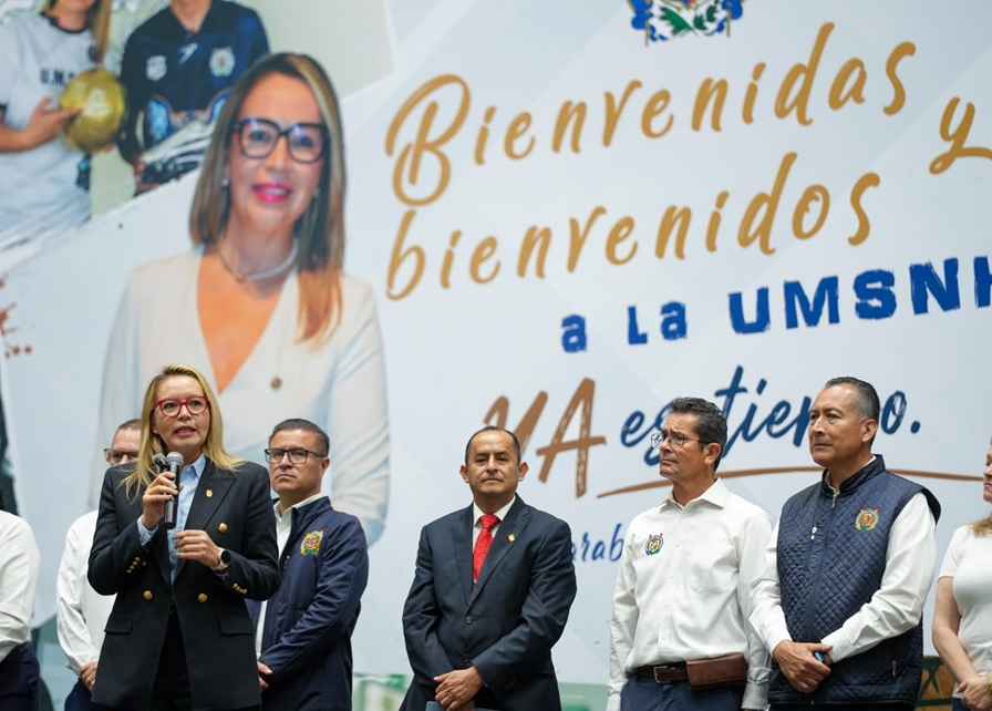 La UMSNH tiene que ser una extensión del hogar, señala Yarabí Ávila ante familiares de estudiantes de bachillerato La UMSNH tiene que ser una extensión del hogar, señala Yarabí Ávila ante familiares de estudiantes de bachillerato