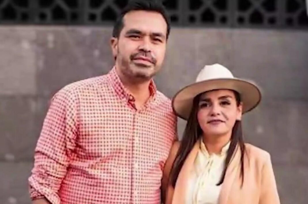 «Buscan votos, no justicia»: Juan Daniel Manzo acusa oportunismo político de Jorge Álvarez Máynez tras homicidio de Carlos Manzo «Buscan votos, no justicia»: Juan Daniel Manzo acusa oportunismo político de Jorge Álvarez Máynez tras homicidio de Carlos Manzo