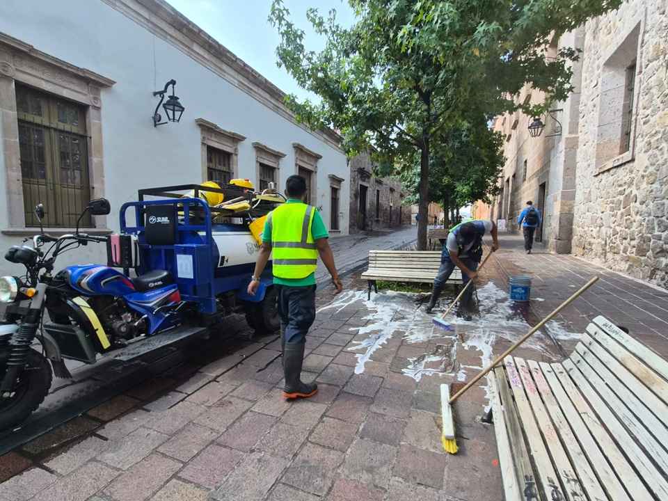 Gobierno de Morelia da mantenimiento a Andador El Nigromante Gobierno de Morelia da mantenimiento a Andador El Nigromante