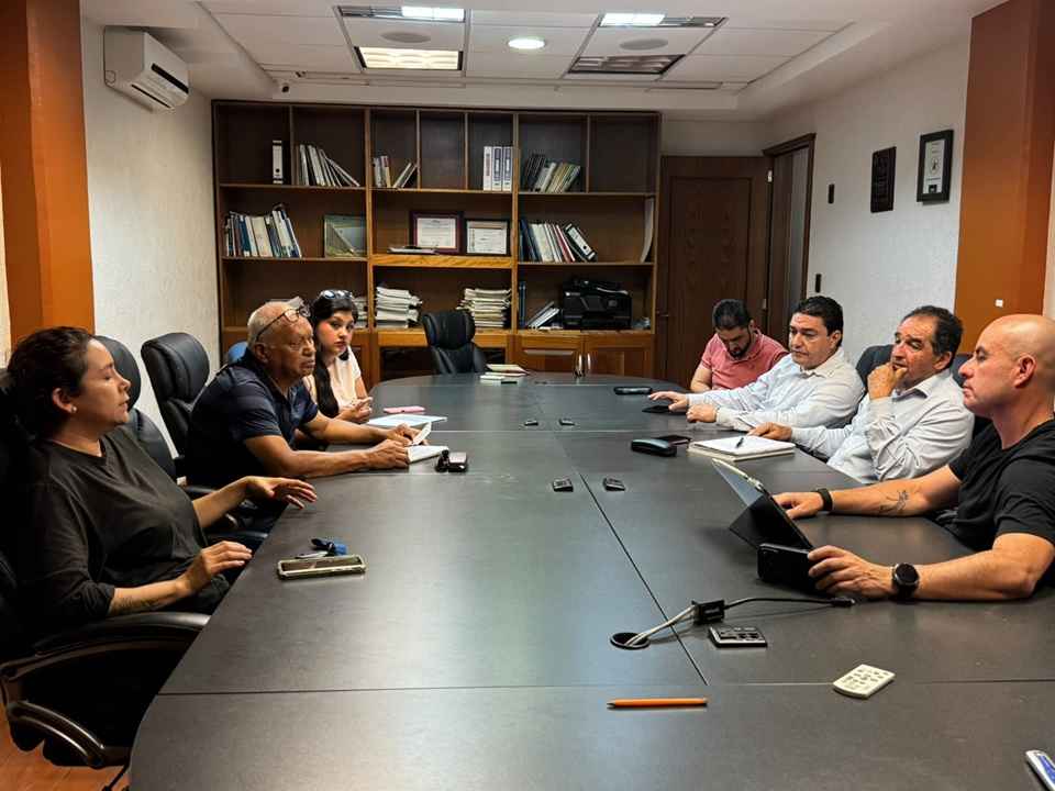Adolfo Torres se reúne con la colonia Ríos Mexicanos para avanzar en la contratación del servicio de agua potable Adolfo Torres se reúne con la colonia Ríos Mexicanos para avanzar en la contratación del servicio de agua potable