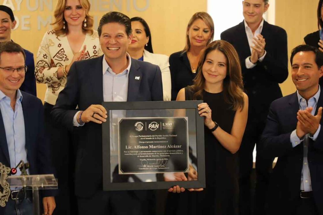 Grupo Parlamentario del PAN reconoce trabajo de Alfonso Martínez en Morelia Grupo Parlamentario del PAN reconoce trabajo de Alfonso Martínez en Morelia