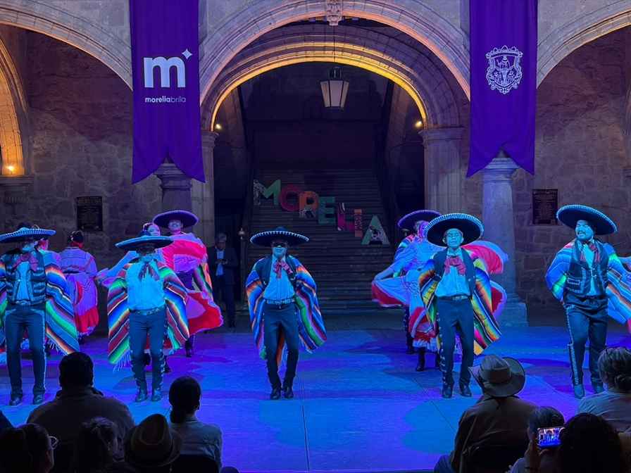 Palacio Municipal brilló con el Ballet Folklórico del Ayuntamiento de Morelia Palacio Municipal brilló con el Ballet Folklórico del Ayuntamiento de Morelia