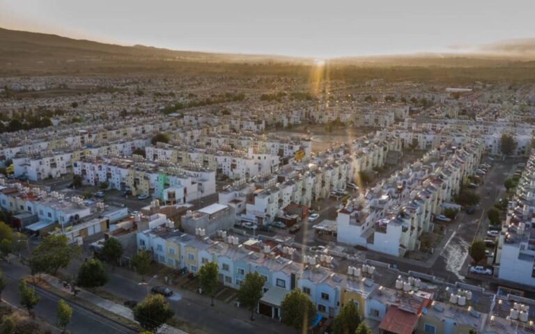 Villas del Pedregal, la zona de Morelia donde el suelo se hunde hasta 9 centímetros al año Villas del Pedregal, la zona de Morelia donde el suelo se hunde hasta 9 centímetros al año