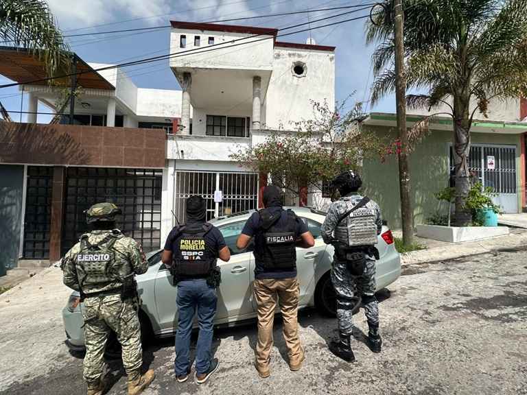 En cuatro cateos en Morelia, FGE asegura más de 2 mil 900 dosis de droga y detiene a siete personas En cuatro cateos en Morelia, FGE asegura más de 2 mil 900 dosis de droga y detiene a siete personas