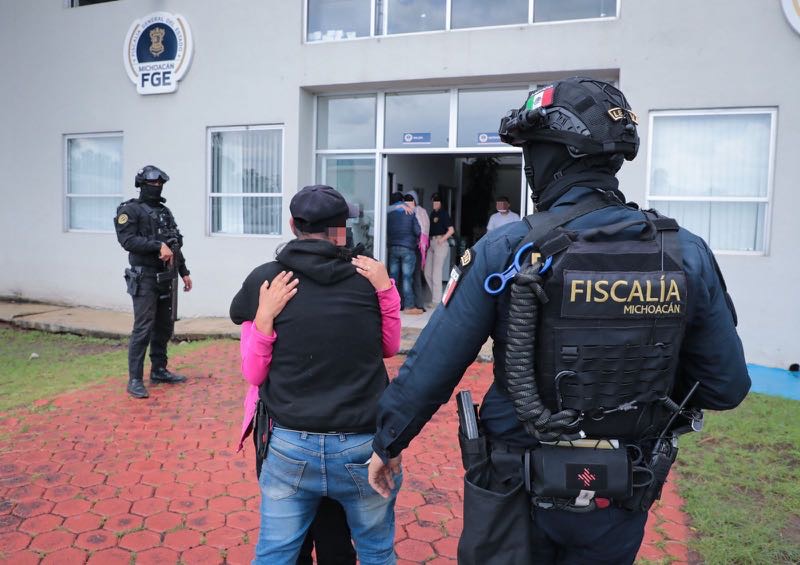 Rescatan FGE, SIE, DEFENSA y GN a dos víctimas de secuestro en Pátzcuaro Rescatan FGE, SIE, DEFENSA y GN a dos víctimas de secuestro en Pátzcuaro