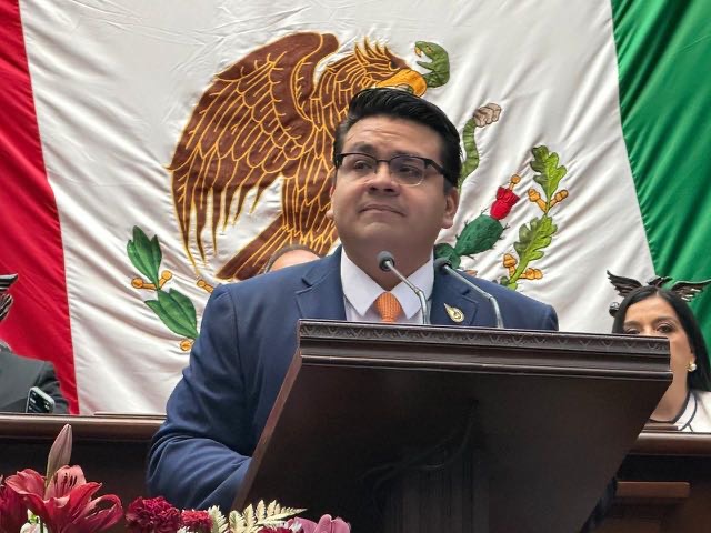 Toño Carreño, al responder al Quinto Informe de Gobierno, pidió un cierre de sexenio en paz para los michoacanos Toño Carreño, al responder al Quinto Informe de Gobierno, pidió un cierre de sexenio en paz para los michoacanos