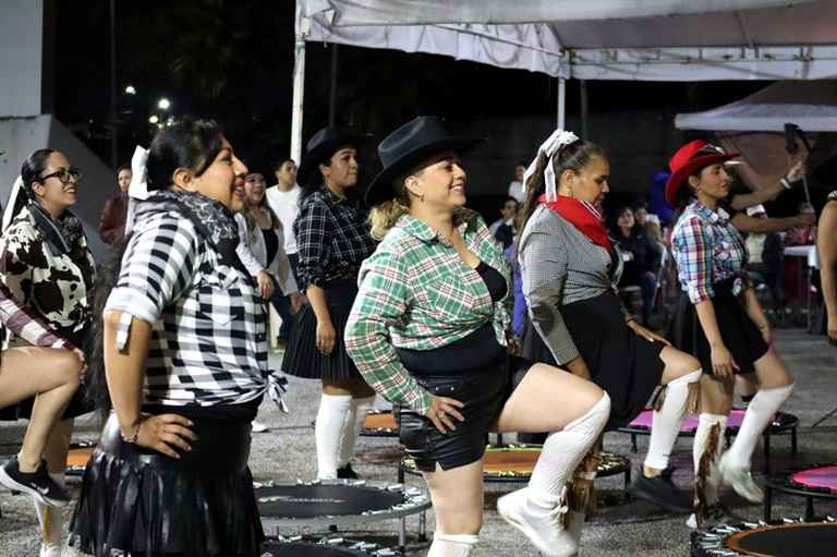 Cientos de familias disfrutaron de la Fiesta Mexicana del Colegio de Morelia Cientos de familias disfrutaron de la Fiesta Mexicana del Colegio de Morelia