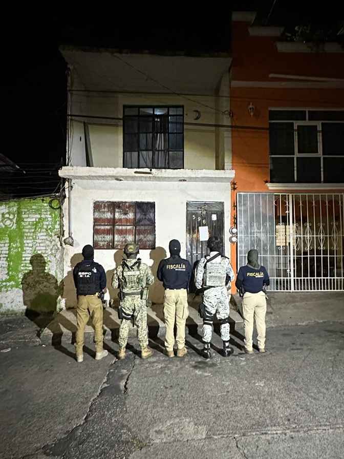 FGE asegura inmueble y 982 dosis de sustancias ilícitas durante cateo en Morelia FGE asegura inmueble y 982 dosis de sustancias ilícitas durante cateo en Morelia