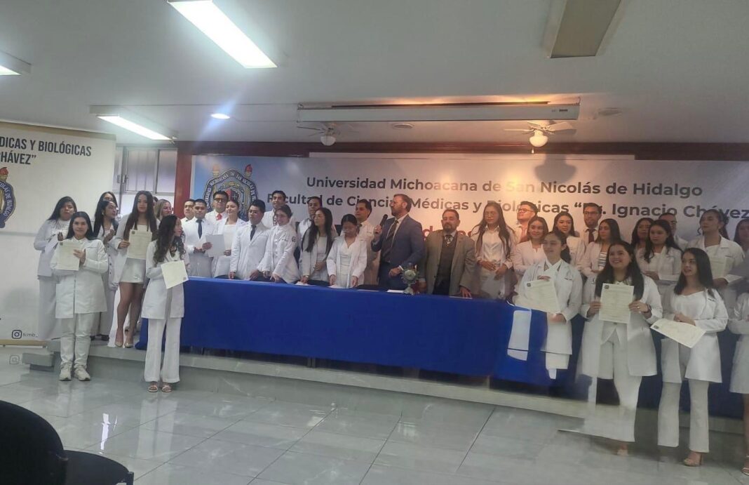 Toman protesta más de 200 nuevos médicos de la UMSNH tras aprobar examen Ceneval Toman protesta más de 200 nuevos médicos de la UMSNH tras aprobar examen Ceneval