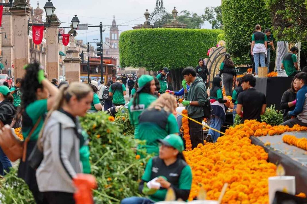 Gobierno de Morelia, escuelas y grupos sociales, dan vida a la tradición de Día de Muertos Gobierno de Morelia, escuelas y grupos sociales, dan vida a la tradición de Día de Muertos
