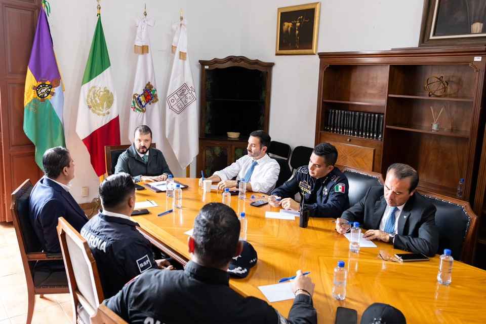 Guardia Civil y Policía mantienen operativo en el centro histórico para evitar instalación de comercio informal Guardia Civil y Policía mantienen operativo en el centro histórico para evitar instalación de comercio informal