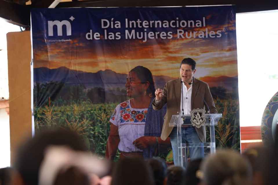 Reconoce Alfonso Martínez Alcázar, trabajo de las mujeres Reconoce Alfonso Martínez Alcázar, trabajo de las mujeres