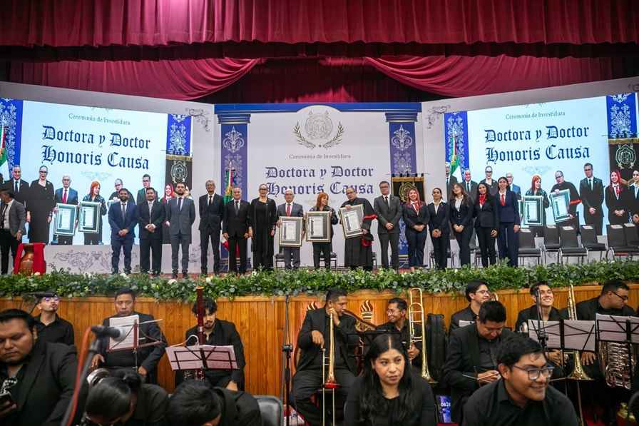 Recipiendarios del grado de Doctorado Honoris Causa, engrandecen el escudo nicolaita: Yarabí Ávila Recipiendarios del grado de Doctorado Honoris Causa, engrandecen el escudo nicolaita: Yarabí Ávila