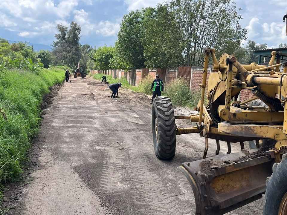 Gobierno de Morelia atiende camino junto a las canchas de Policía y Tránsito Gobierno de Morelia atiende camino junto a las canchas de Policía y Tránsito