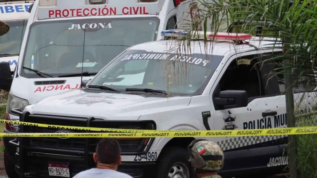 Enfrentamiento en Jacona deja seis muertos, entre ellos dos policías municipales Enfrentamiento en Jacona deja seis muertos, entre ellos dos policías municipales