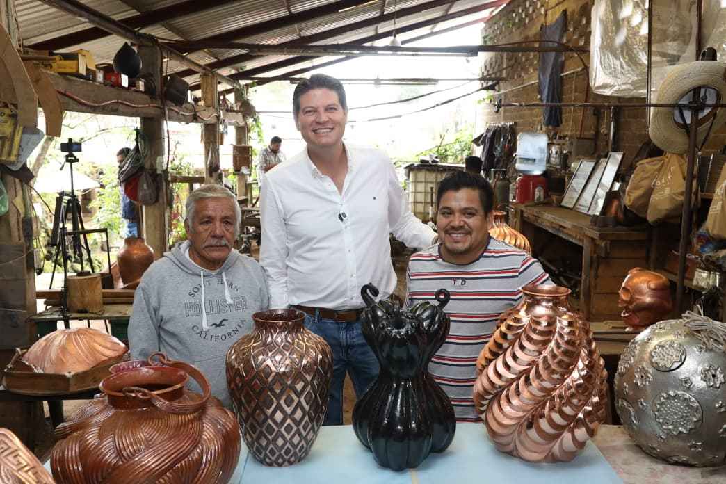 Artesanías de Santa Clara del Cobre son obras de arte: Alfonso Martínez Artesanías de Santa Clara del Cobre son obras de arte: Alfonso Martínez