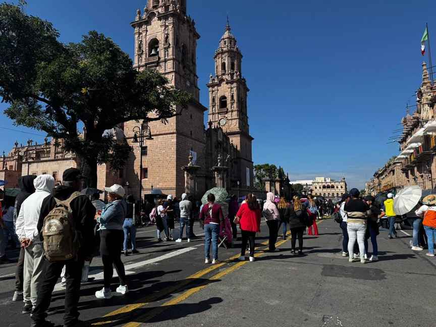 Bloquean la Madero para exigir servicios en colonias irregulares de Morelia Bloquean la Madero para exigir servicios en colonias irregulares de Morelia