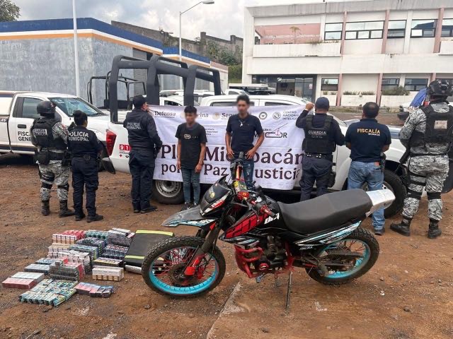 Detienen en Uruapan a dos hombres con 448 cajetillas de cigarros ilegales Detienen en Uruapan a dos hombres con 448 cajetillas de cigarros ilegales