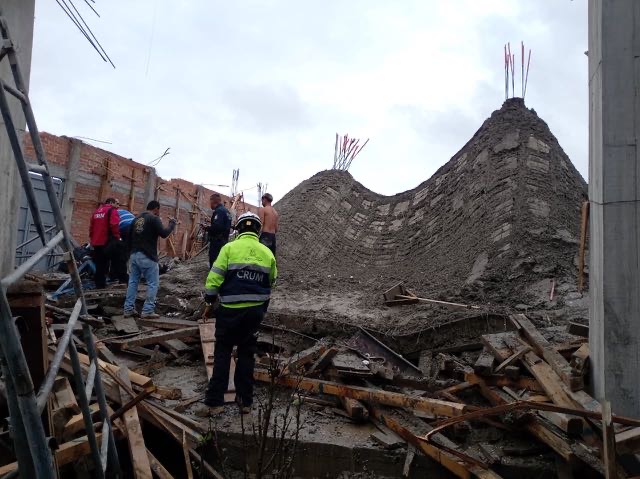 Colapso de cimbra y losa en obra de Morelia deja 25 trabajadores lesionados Colapso de cimbra y losa en obra de Morelia deja 25 trabajadores lesionados