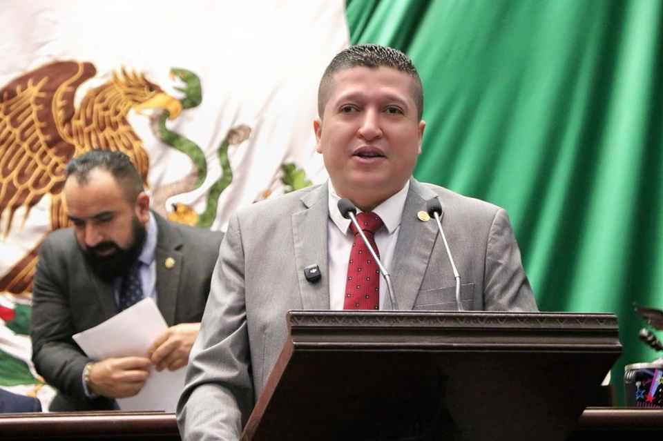Presenta Vicente Gómez iniciativa para resolver laudos laborales en ayuntamientos Presenta Vicente Gómez iniciativa para resolver laudos laborales en ayuntamientos